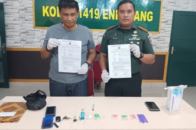 
					Aksi Heroik Anggota Intel Kodim 1419/Enrekang, Ringkus Pemakai dan Pengedar Narkoba Beserta Barang Bukti